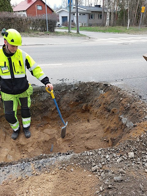 Kadunvarressa töissä