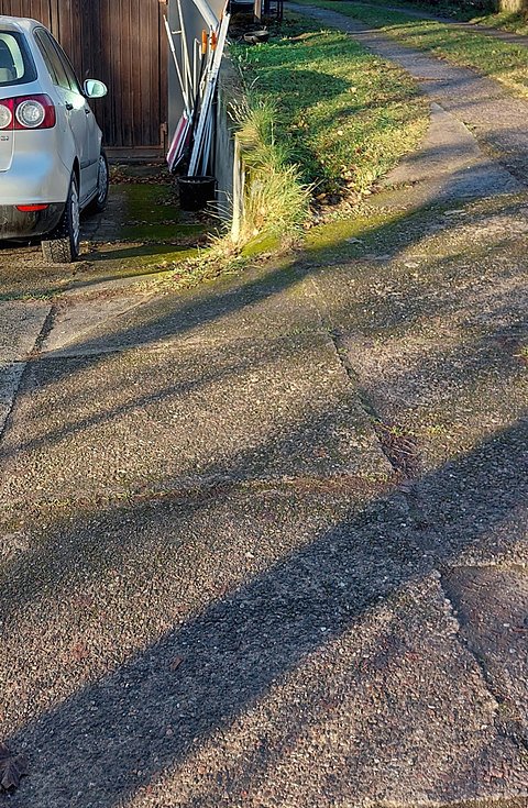 Vanhat betonilaatat poistettiin